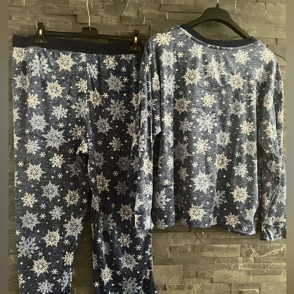 Nautica Cozy Silky Stretch Fleece 2 pc Long Sleeve Top and Pant Sleep Pajama Set - Picture 4 of 13